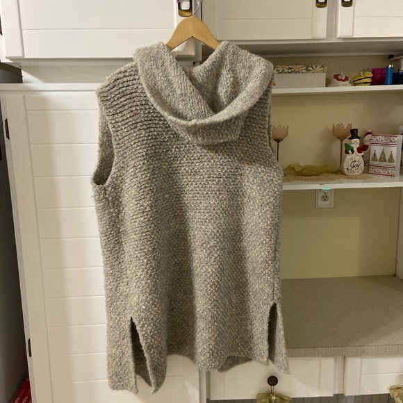 Grey Oversized Knit Sweater Vest by Zara - Picture 4 of 7